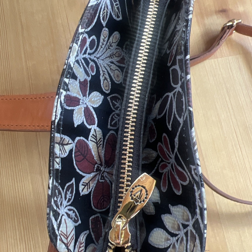 VALENTINA Italy Floral Print Leather Crossbody Bag - Picture 4 of 9